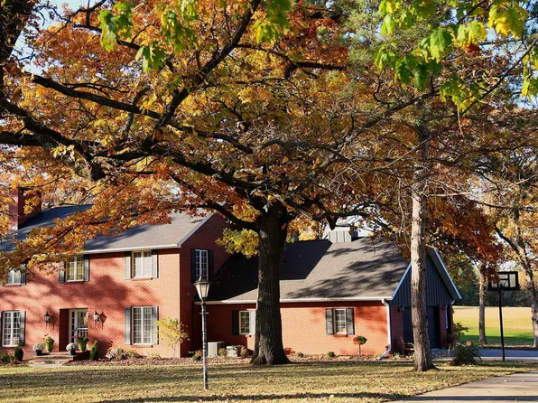 2971 Wedgewood Estates Pl, Charles City, IA 50616