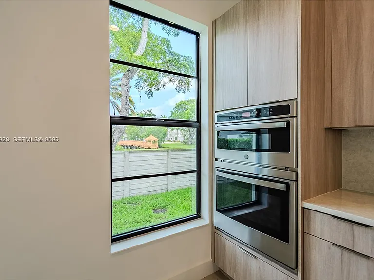 1427 SW 23rd St — Photo 15