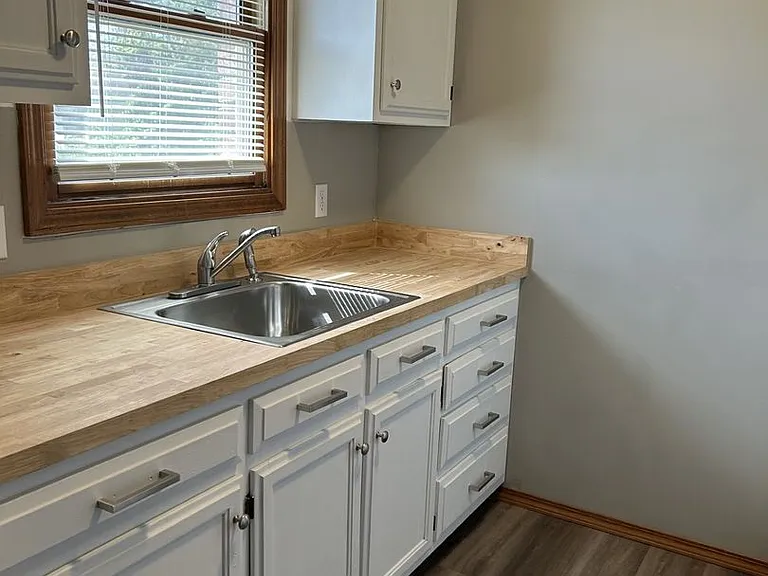 207 E Carlton St — Photo 5