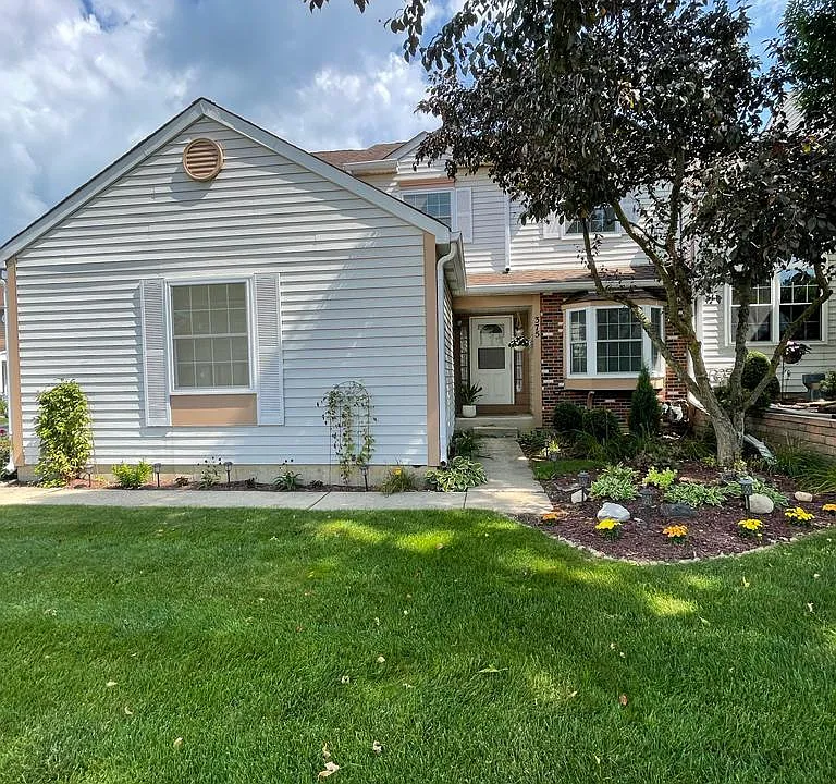 375 Ascot Ln