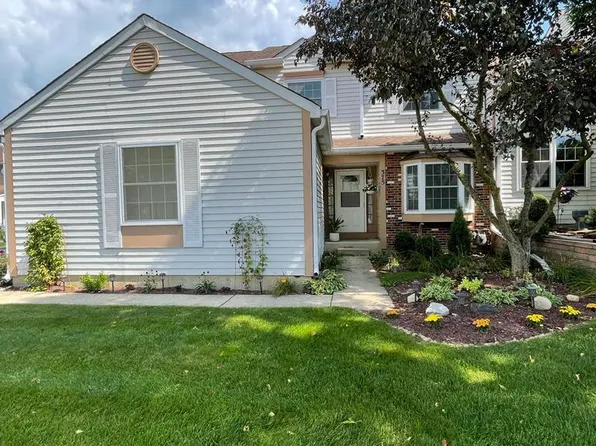 375 Ascot Ln, Streamwood, IL 60107