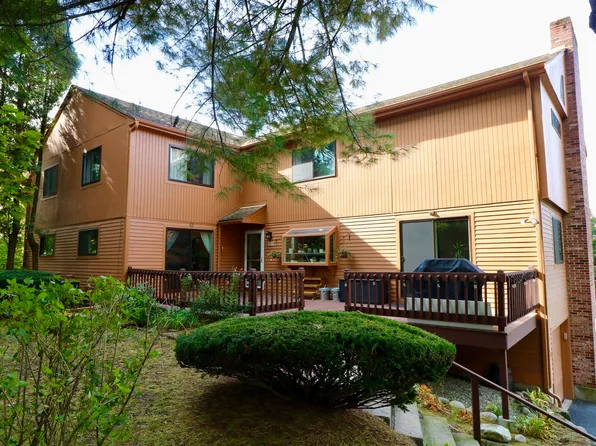 25B Country Club Ln #B, Milford, MA 01757