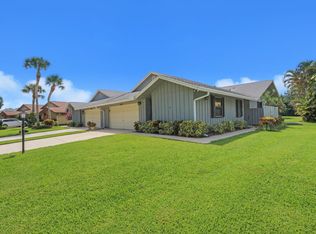 12837 SE Pinehurst Ct, Hobe Sound, FL 33455