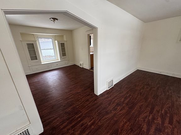 3rd image of 10313 Loretta Ave