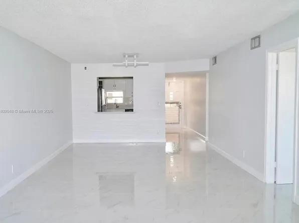 691 S Hollybrook Dr APT 208, Hollywood, FL 33025