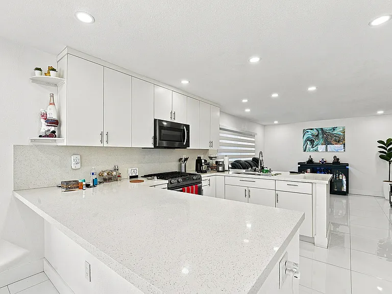 19242 NW 89th Ave — Photo 10