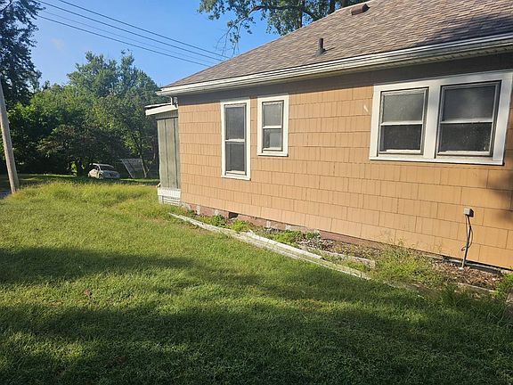 4th image of 1816 William St