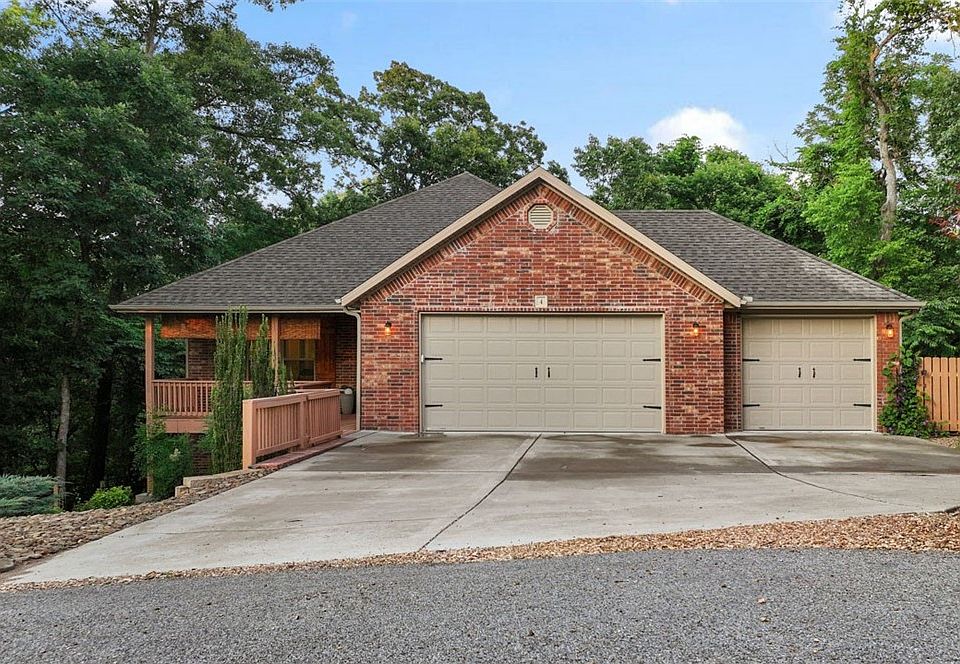 1st image of 4 Newport Ln