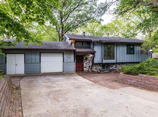 1745 Alta Vista Dr, Roseville, MN 55113