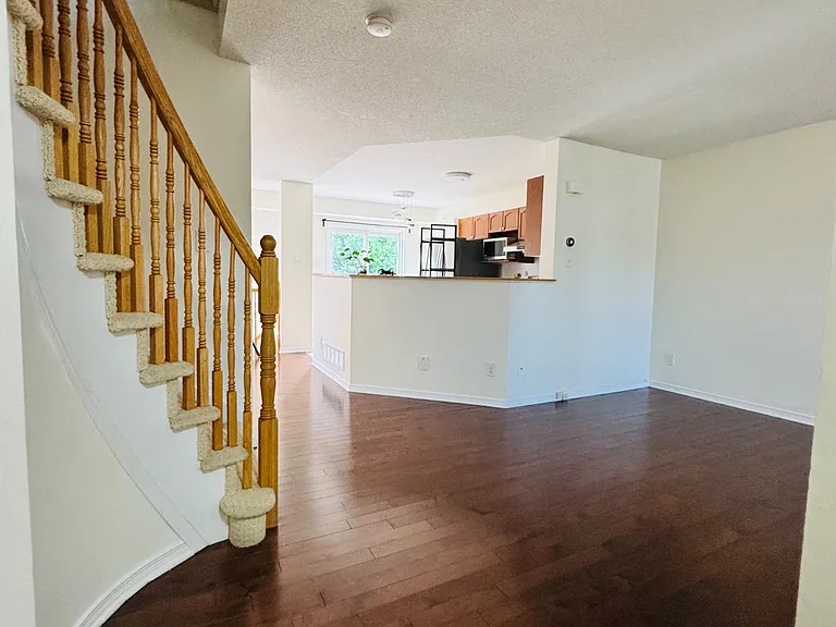1069 Marconi Ave — Photo 7