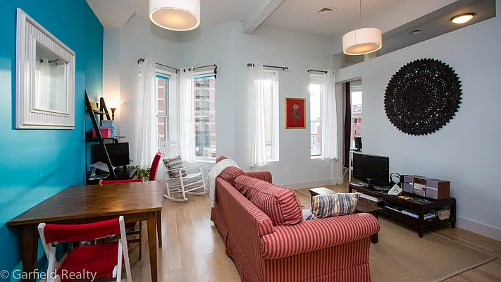 Sold by Garfield Realty  | media 31