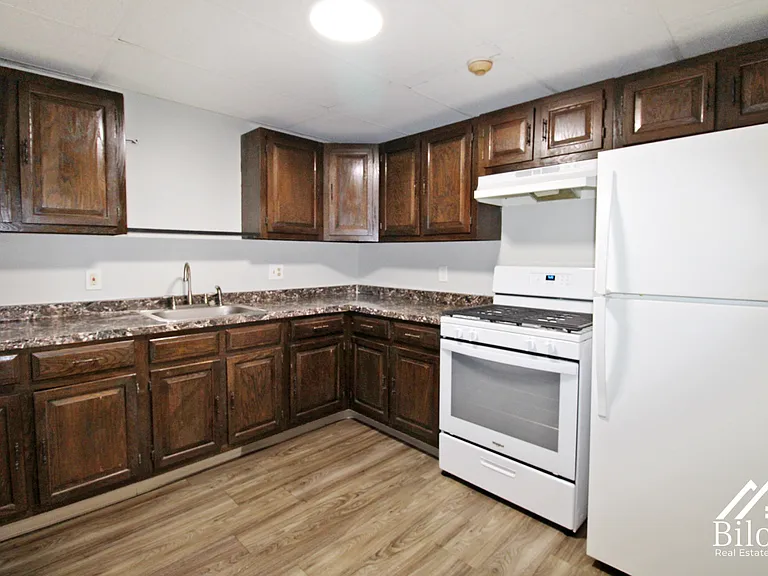 1250 South Broadway — Photo 3