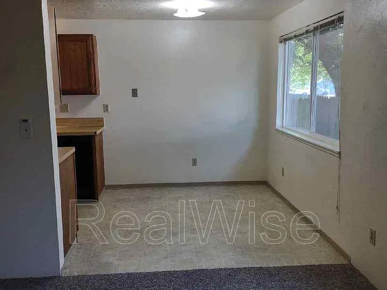 112 Sunset St #B — Photo 3