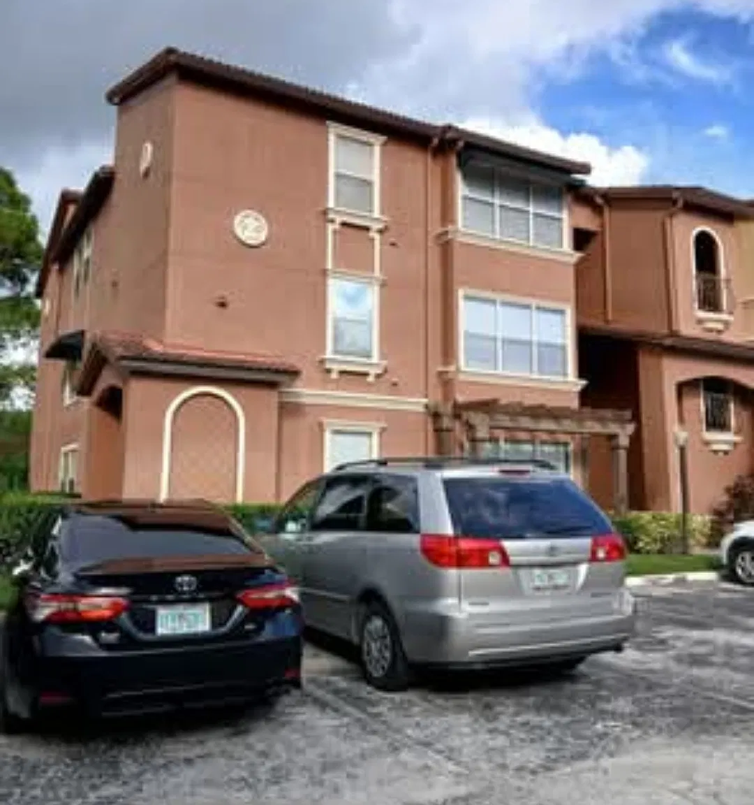 2 bed, 988 sqft, $1,600 — Photo 2