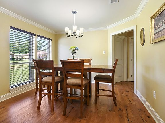 2nd image of 8169 Versailles Ave