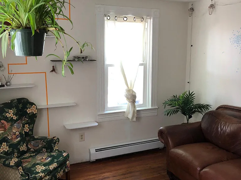 131 Penn St #1R — Photo 9