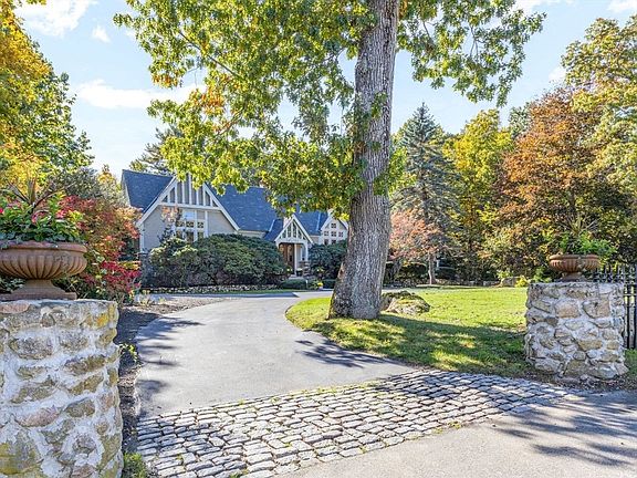 3rd image of 701 Country Way