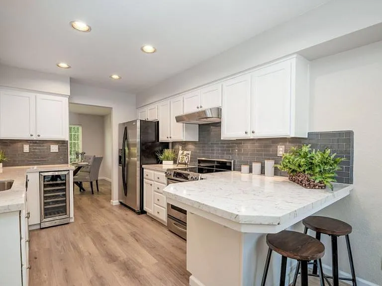 7706 Creekside Dr — Photo 8