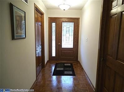 3rd image of 1821 Greenbriar Ln