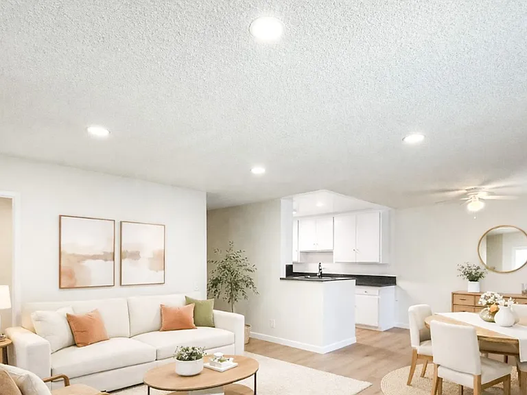 6039 Whitsett Ave — Photo 1