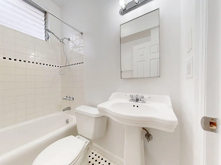 1053 Bush St #12 — Photo 12