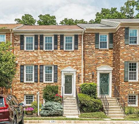 2nd image of 10118 Oakwood Chase Ct
