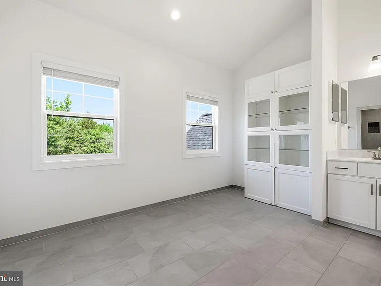 301 Kingdom Dr — Photo 67