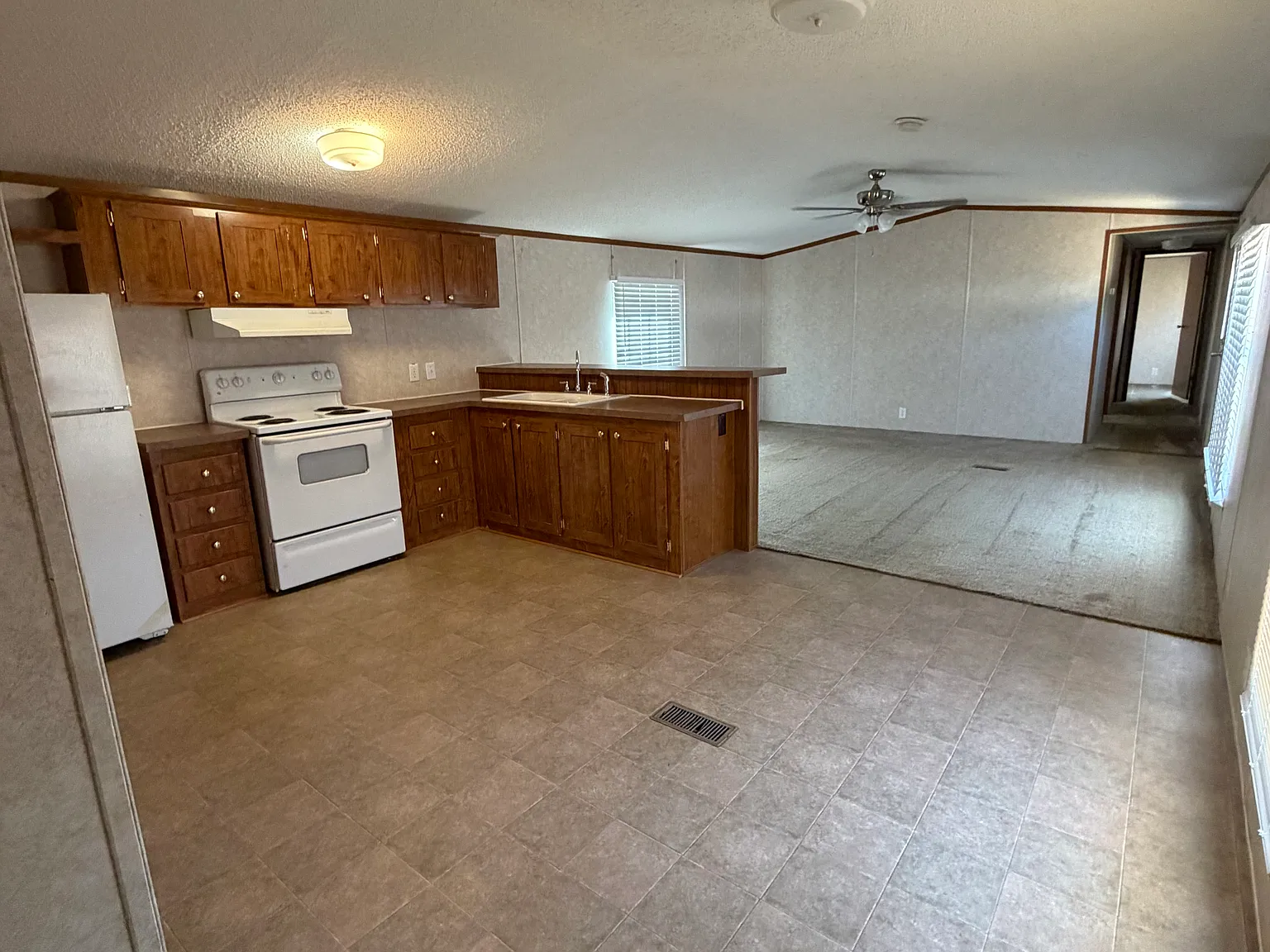 3 bed, 1280 sqft, $1,400 — Photo 2