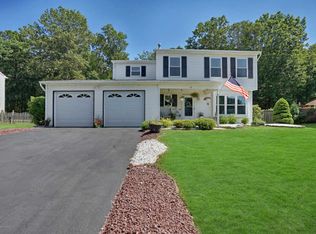 16 Honeysuckle Way, Howell, NJ 07731