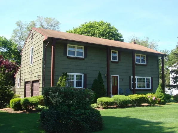 6 Chapman Rd, Nesconset, NY 11767