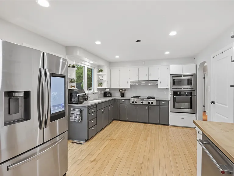 9 Linden Blvd — Photo 13