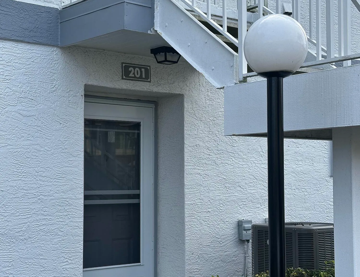 1 bed, 1.0 bath, 703 sqft, $1,750 — Photo 2
