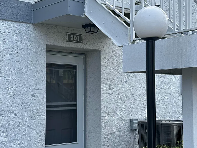 201 Ocean Park Ln #V41 — Photo 2