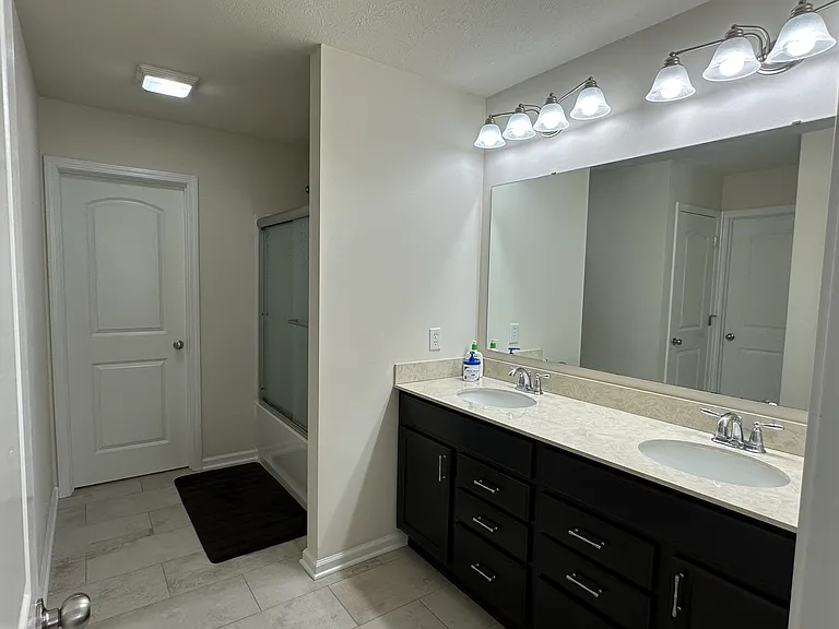 716 Yorkshire Dr — Photo 20