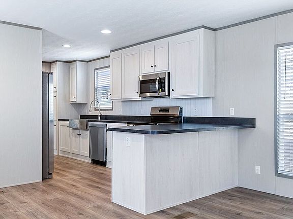 4th image of 188 Finch Ln