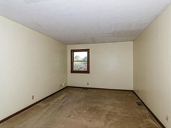 5th image of 8414 Christiana Ln