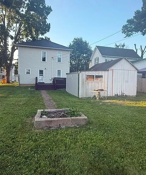 409 W Walnut St — Photo 30