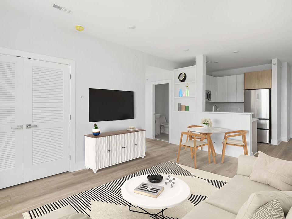 1st image of 3935 Lancaster Ave #7