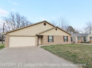 901 Forrest Ave, Cleburne, TX 76033