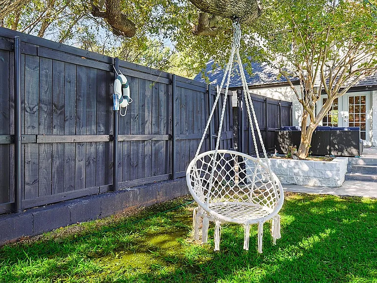 3608 Courtdale Dr — Photo 32