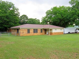 913 Gardner Dr, Palestine, TX 75803