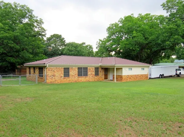 913 Gardner Dr, Palestine, TX 75803