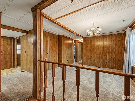 3rd image of 806 SE Mockingbird Drive