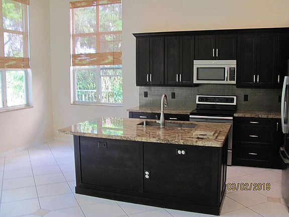 4th image of 7157 NW 78th Pl