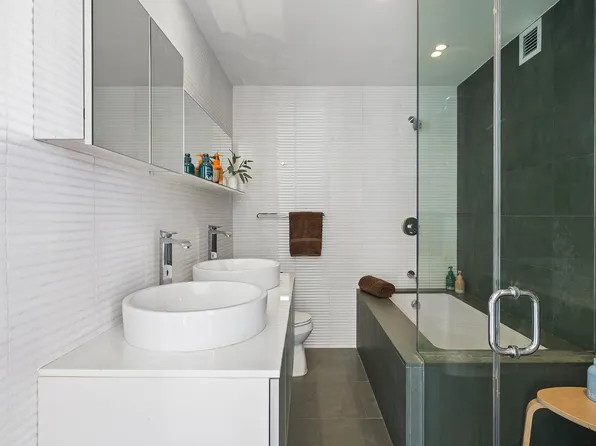 425 East 13th Street image 16 of 29