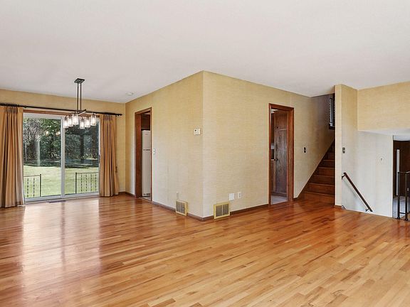 5th image of 8129 Ivywood Ave S