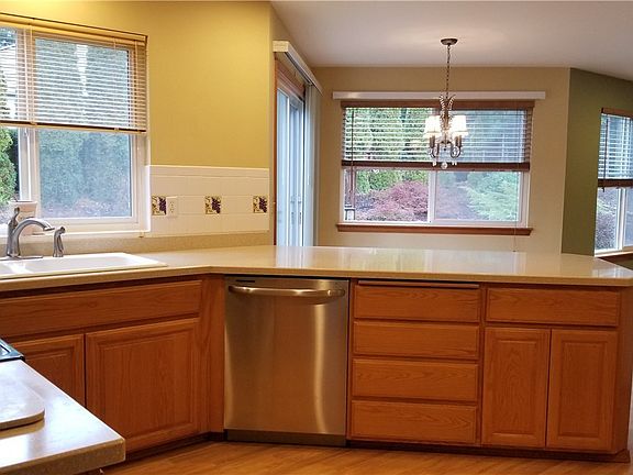3rd image of 641 Calistoga St SE