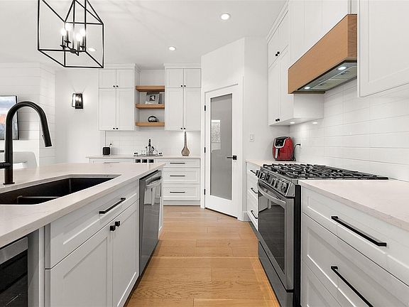 4th image of 1583 Rondeault Rd