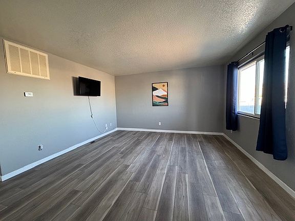 4th image of 644 Swan Dr APT 4