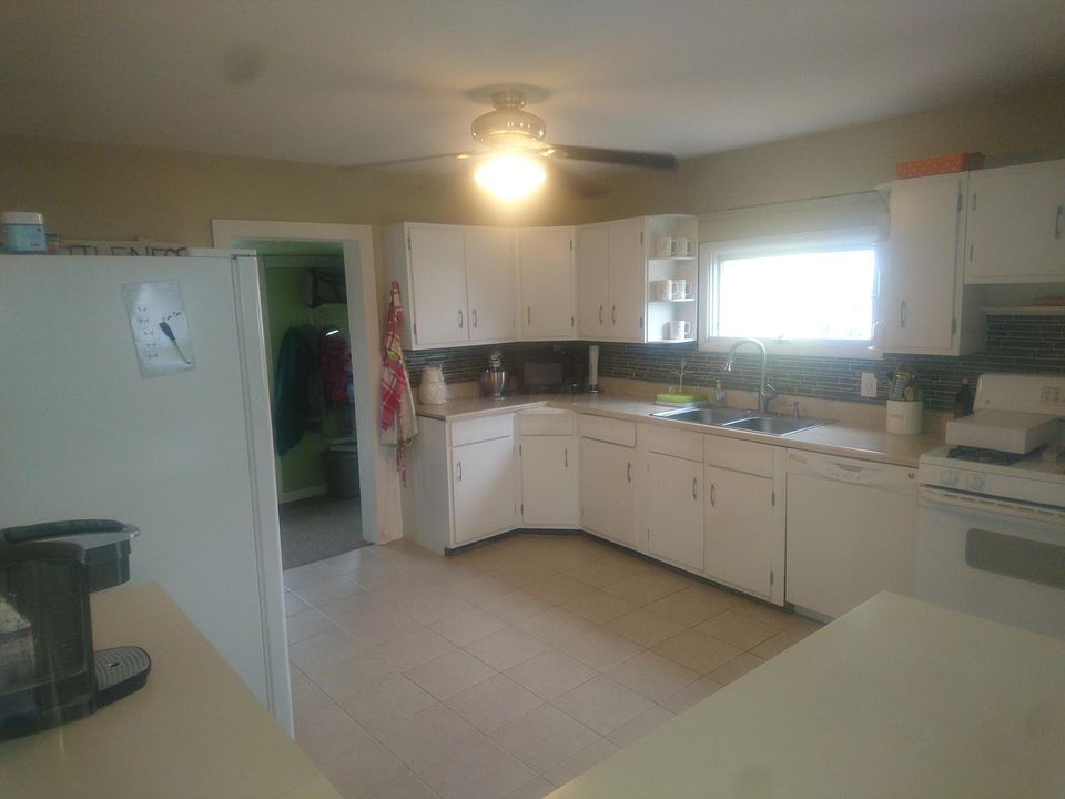 1st image of 938 Woodlawn Ave